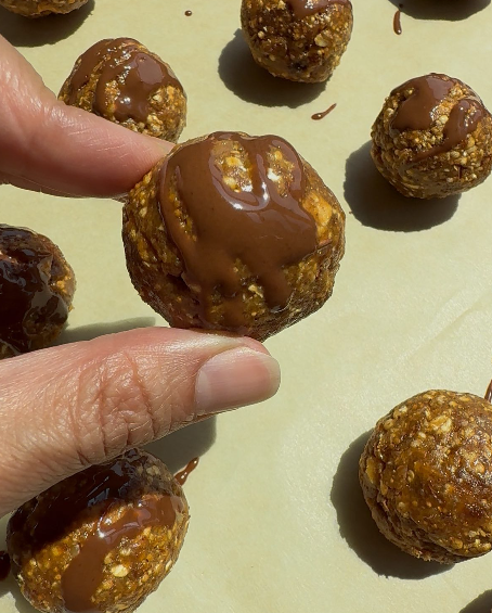 Apple Cinnamon Energy Bites